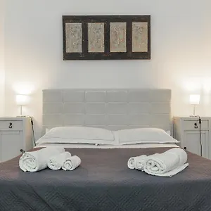 https://zefnea-house.catania-hotels.net